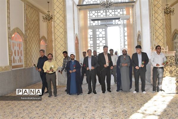غبارروبی گلزار شهدای شهرستان بهاباد به‌مناسبت هفته جهاد کشاورزی