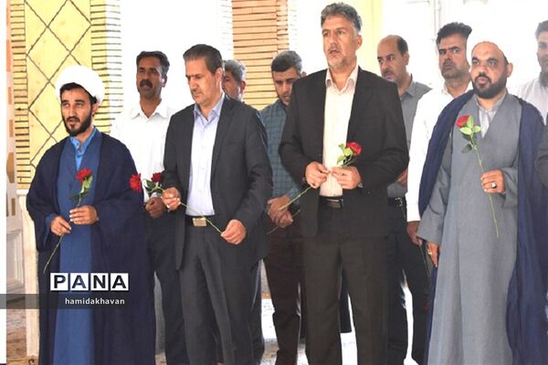 غبارروبی گلزار شهدای شهرستان بهاباد به‌مناسبت هفته جهاد کشاورزی