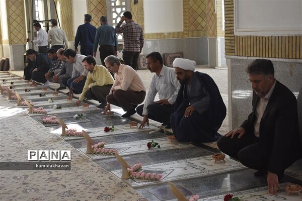 غبارروبی گلزار شهدای شهرستان بهاباد به‌مناسبت هفته جهاد کشاورزی