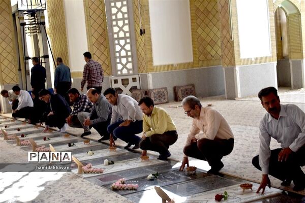 غبارروبی گلزار شهدای شهرستان بهاباد به‌مناسبت هفته جهاد کشاورزی