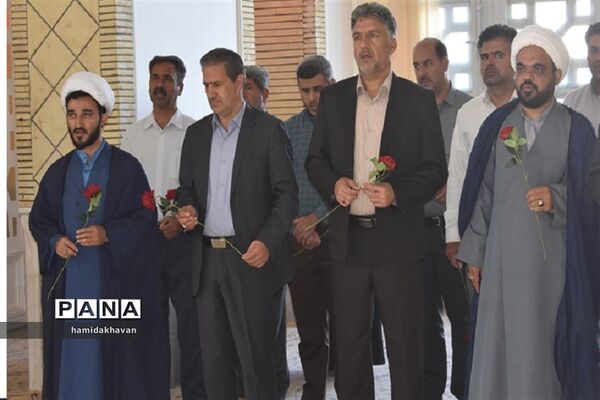 غبارروبی گلزار شهدای شهرستان بهاباد به‌مناسبت هفته جهاد کشاورزی