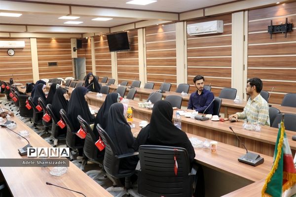 نشست نقد و اصلاح کتب درسی در محل سازمان دانش‌آموزی