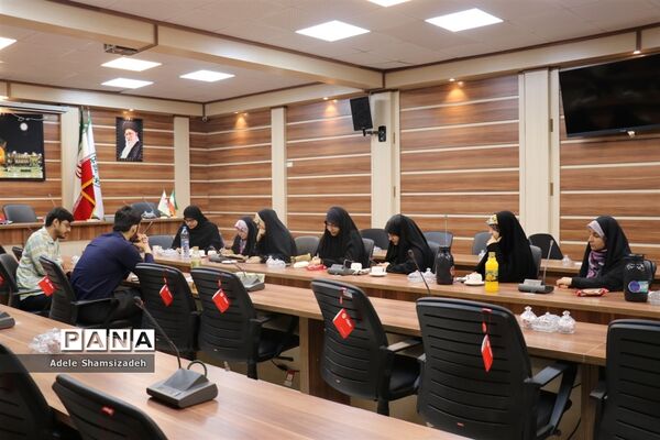 نشست نقد و اصلاح کتب درسی در محل سازمان دانش‌آموزی