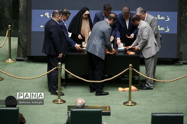 جلسه رای اعتماد وزیر صنعت، معدن و تجارت