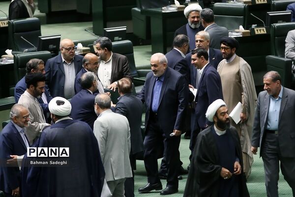 جلسه رای اعتماد وزیر صنعت، معدن و تجارت