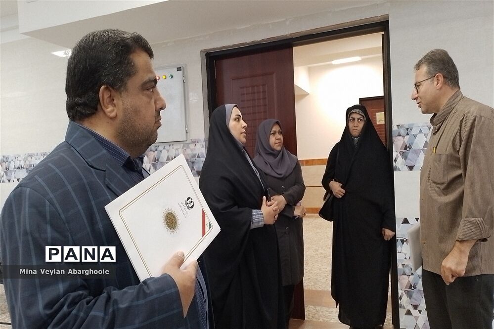 بازدید رئیس اداره پیشگیری در محیط کار ستاد مبارزه با موادمخدر از اولین اتاق نجات دانش‌آموزی کشور