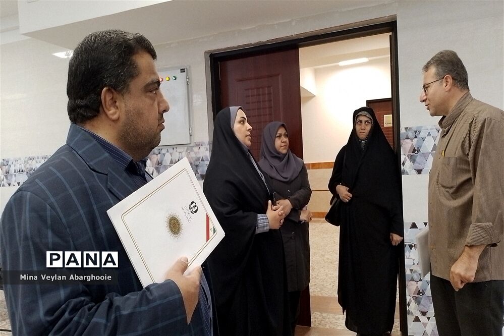 بازدید رئیس اداره پیشگیری در محیط کار ستاد مبارزه با موادمخدر از اولین اتاق نجات دانش‌آموزی کشور