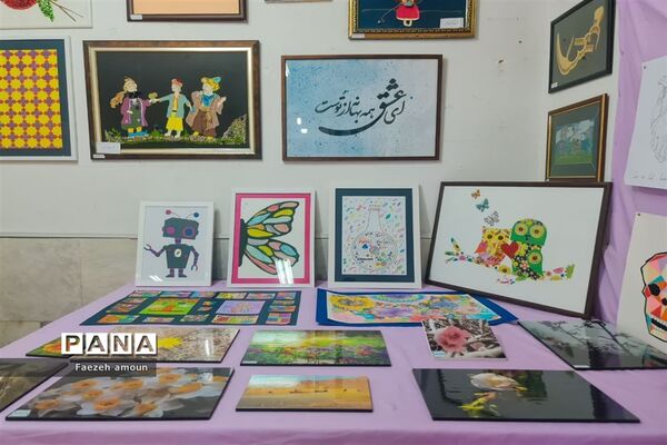 برپایی نمایشگاه فرهنگ و هنر در نگارخانه دبیرستان فرزانگان یزد