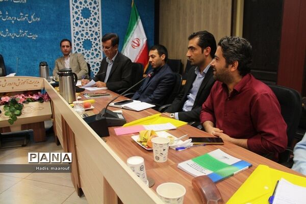 جلسه نقد و تحلیل کتاب «مقدمات پژوهش در آموزش» در بهارستان 2