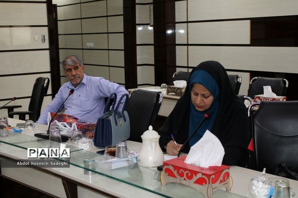 جلسه کارگروه ساماندهی لباس فرم دانش‌آموزان استان بوشهر