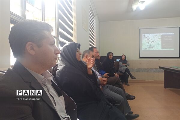 بازدید معلمان جوان ناحیه ۳ از پژوهش‌سرای اسدالله اسدی