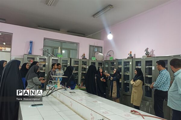 بازدید معلمان جوان ناحیه ۳ از پژوهش‌سرای اسدالله اسدی