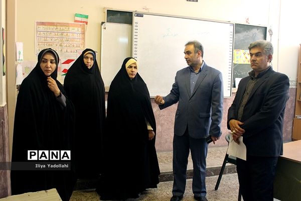 بازدید مدیر آموزش و پرورش منطقه 6 از دبستان پسرانه منتظری