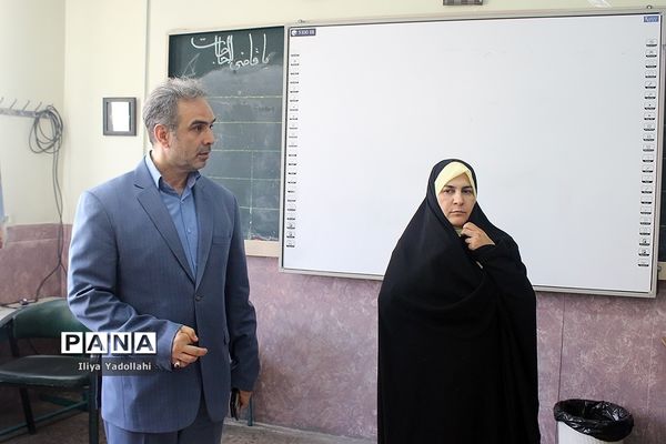 بازدید مدیر آموزش و پرورش منطقه 6 از دبستان پسرانه منتظری
