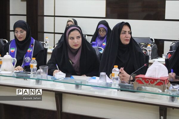نشست مسئولان و کارشناسان سازمان دانش‌آموزی استان بوشهر