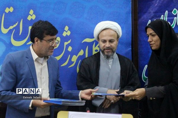 تجلیل از مربیان و دانش ‌آموزان برتر عضو سازمان دانش‌آموزی استان بوشهر