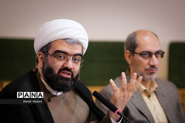 نشست صمیمی نخبگان جوان با وزیر آموزش و پرورش