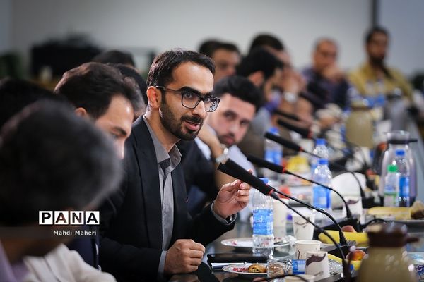 نشست صمیمی نخبگان جوان با وزیر آموزش و پرورش