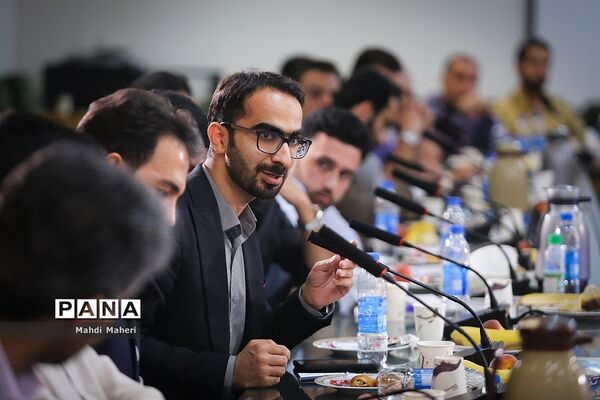 نشست صمیمی نخبگان جوان با وزیر آموزش و پرورش