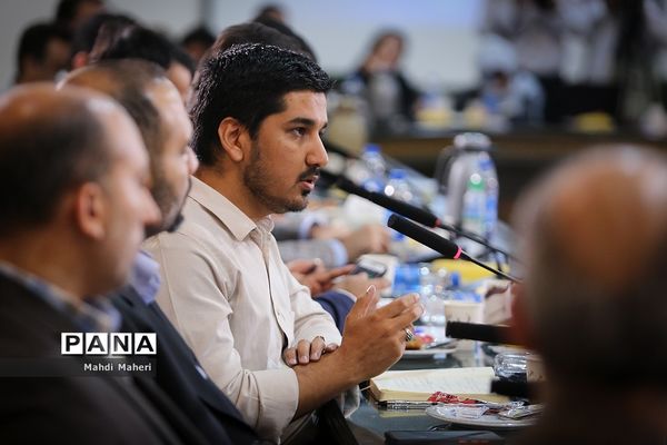 نشست صمیمی نخبگان جوان با وزیر آموزش و پرورش