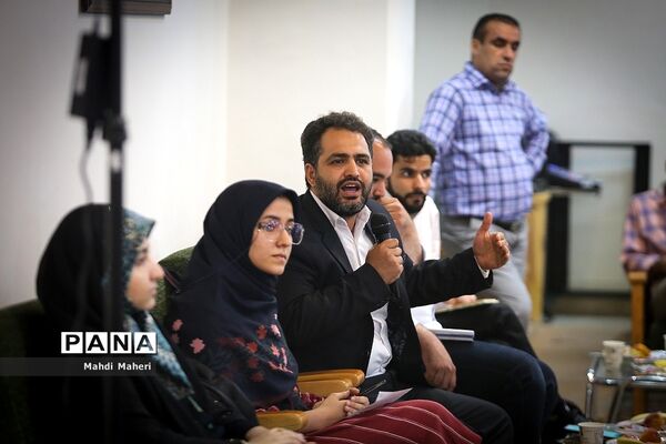 نشست صمیمی نخبگان جوان با وزیر آموزش و پرورش