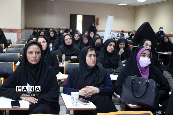 کارگاه آموزشی ارائه جدیدترین  یافته‌های تجربی در امور تربیتی، مشاوره و مراقبت در برابر آسیب‌های اجتماعی