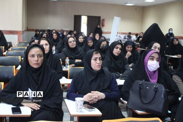 کارگاه آموزشی ارائه جدیدترین  یافته‌های تجربی در امور تربیتی، مشاوره و مراقبت در برابر آسیب‌های اجتماعی