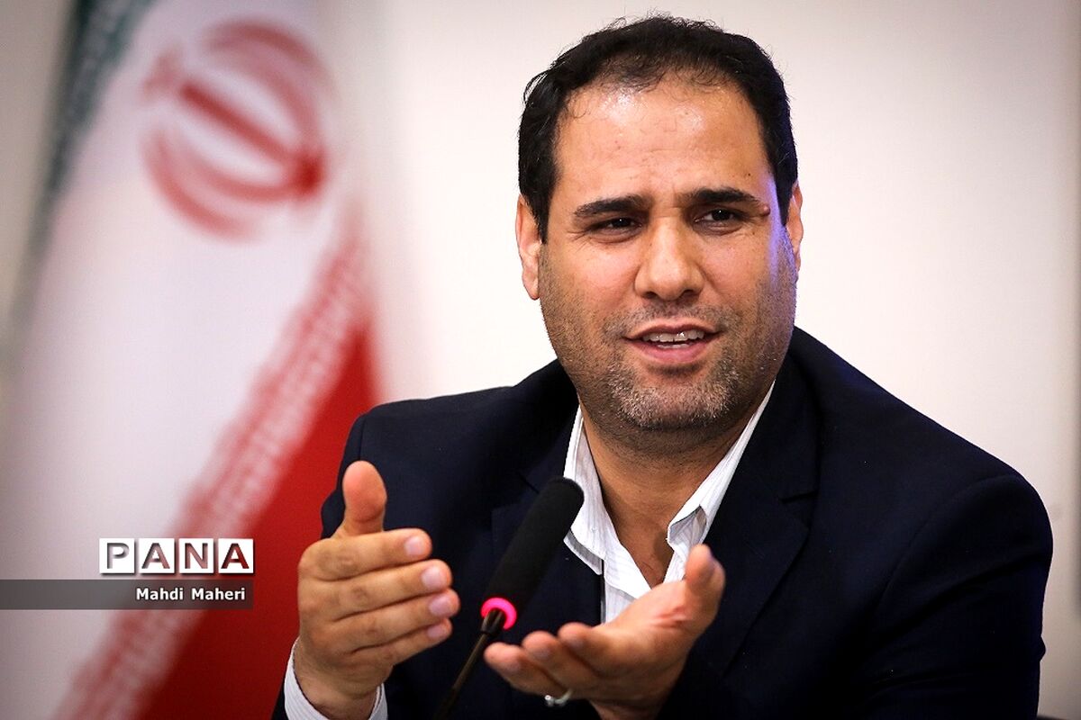متقاضیانِ معلمی باید از صلاحیت حرفه‌ای، اخلاقی و دانشی بهره‌مند باشند