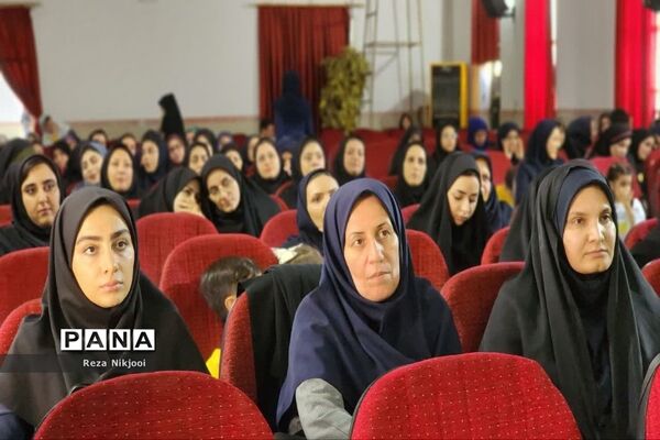 همایش معماران خشت اول در ناحیه‌ یک بهارستان