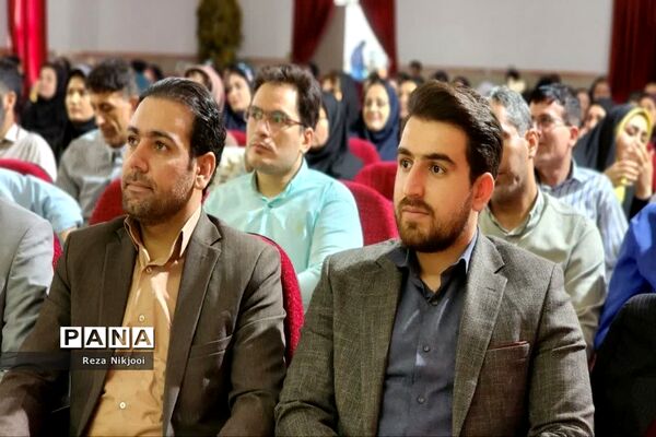 همایش معماران خشت اول در ناحیه‌ یک بهارستان