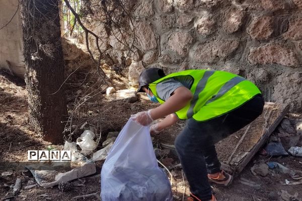 دانش‌آموزان دوستدار محیط‌زیست به کمک پاکبانان برای پاکسازی محیط زیست رفتند
