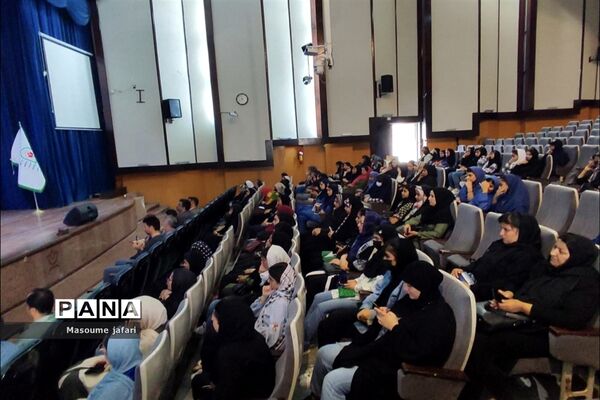 اعزام دانش‌آموزان دختر زیارت اولی گلستانی به مشهد مقدس