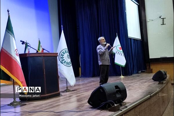 اعزام دانش‌آموزان دختر زیارت اولی گلستانی به مشهد مقدس