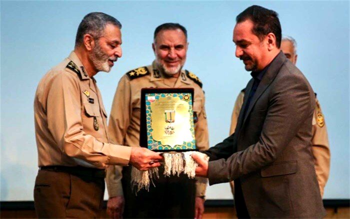 شهدا چراغ راه جوانان امروزند