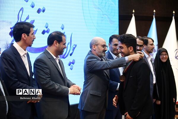 آیین تجلیل از مدال‌آوران المپیادهای علمی