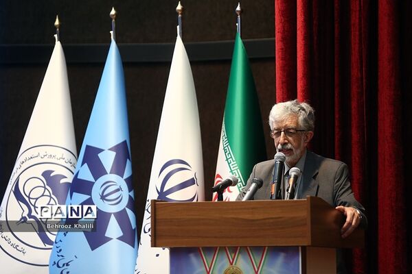 آیین تجلیل از مدال‌آوران المپیادهای علمی