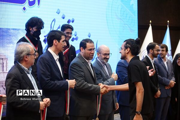 آیین تجلیل از مدال‌آوران المپیادهای علمی