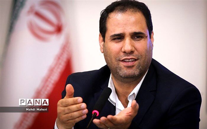 ضرورت ارتباط مستقیم و بدون واسطه مدیران با معلمان، کارکنان و دانش‌آموزان