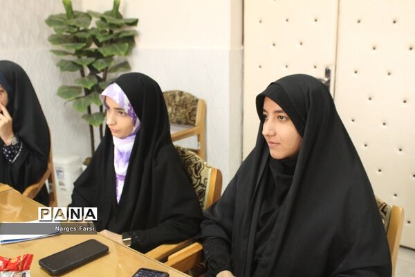 نشست همفکری هیات رئیسه مجلس دانش‌آموزی استان قم