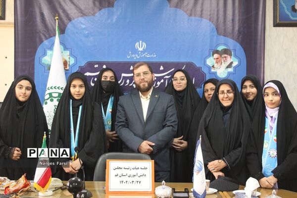 نشست همفکری هیات رئیسه مجلس دانش‌آموزی استان قم