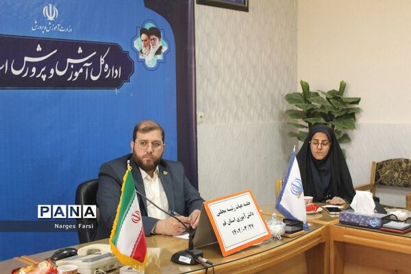 نشست همفکری هیات رئیسه مجلس دانش‌آموزی استان قم