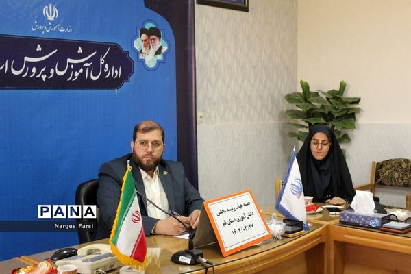 نشست همفکری هیات رئیسه مجلس دانش‌آموزی استان قم