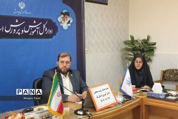 نشست همفکری هیات رئیسه مجلس دانش‌آموزی استان قم