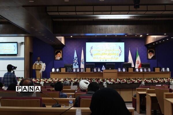 آیین تجلیل از مدال‌آوران المپیاد‌ها و جشنواره‌های علمی قم