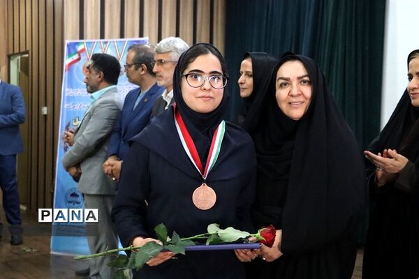 آیین تجلیل از مدال‌آوران المپیاد‌های علمی استان البرز