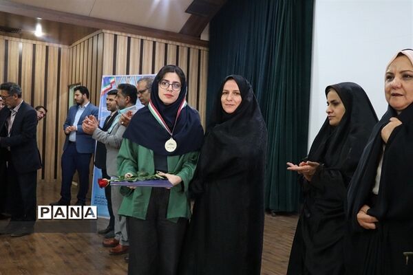 آیین تجلیل از مدال‌آوران المپیاد‌های علمی استان البرز
