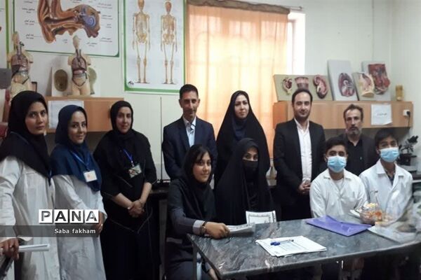 مسابقه محور علوم آزمایشگاهی در پژوهش‌سرای احمدی روشن ناحیه یک بهارستان