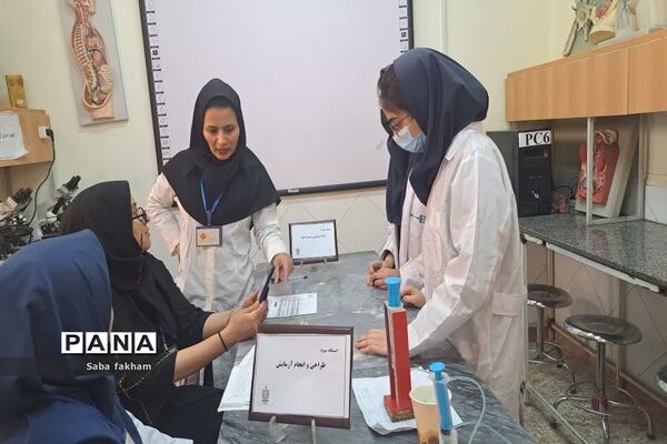مسابقه محور علوم آزمایشگاهی در پژوهش‌سرای احمدی روشن ناحیه یک بهارستان