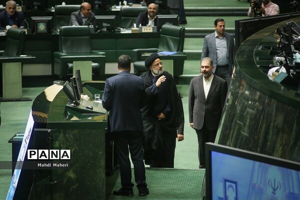 جلسه علنی مجلس شورای اسلامی با حضور رئیس جمهوری