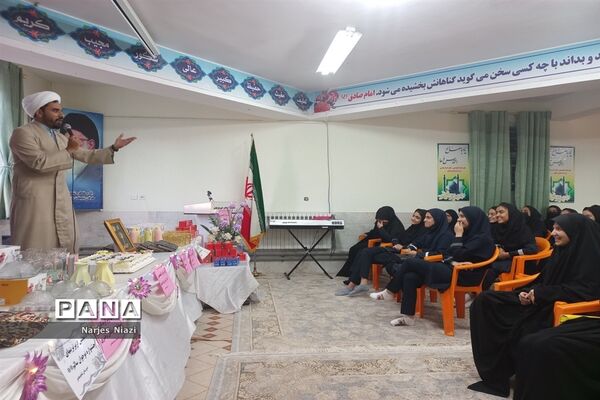 جشن فارغ‌التحصیلی پایه نهم در دبیرستان شاهد هاجر